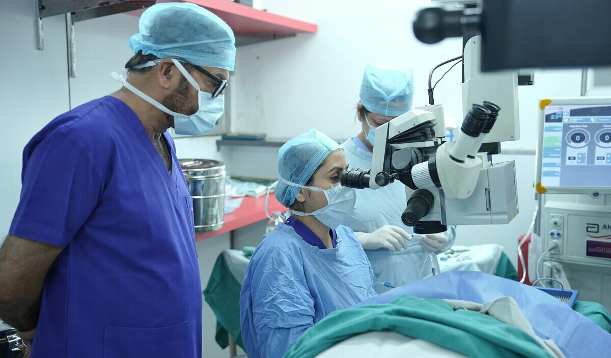 does-medicare-cover-cataract-surgery