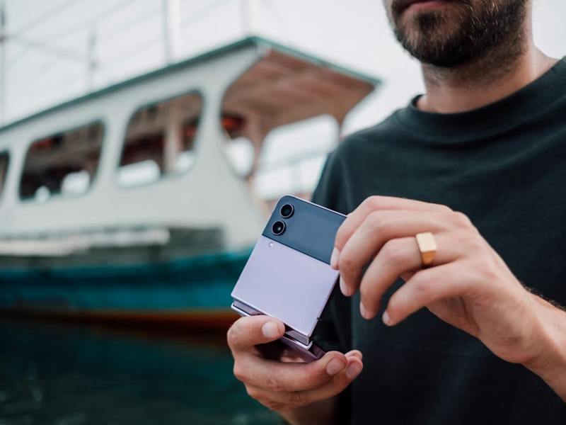 galaxy-z-flip-government-phone