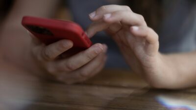 simple-cell-phone-for-seniors