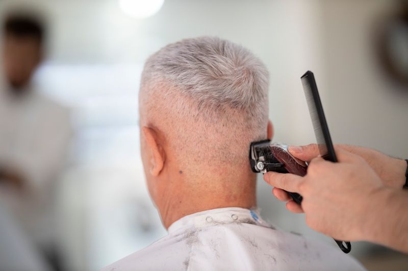 Shorter cuts create an intentional, put-together look rather than drawing attention to thinning areas. (image by Pexels)