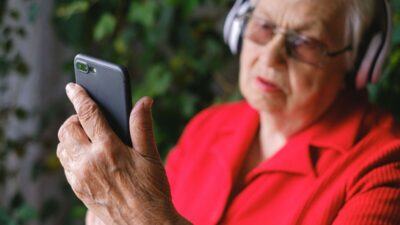 free-phones-for-hard-of-hearing-seniors