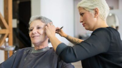 haircuts for senior women feature image